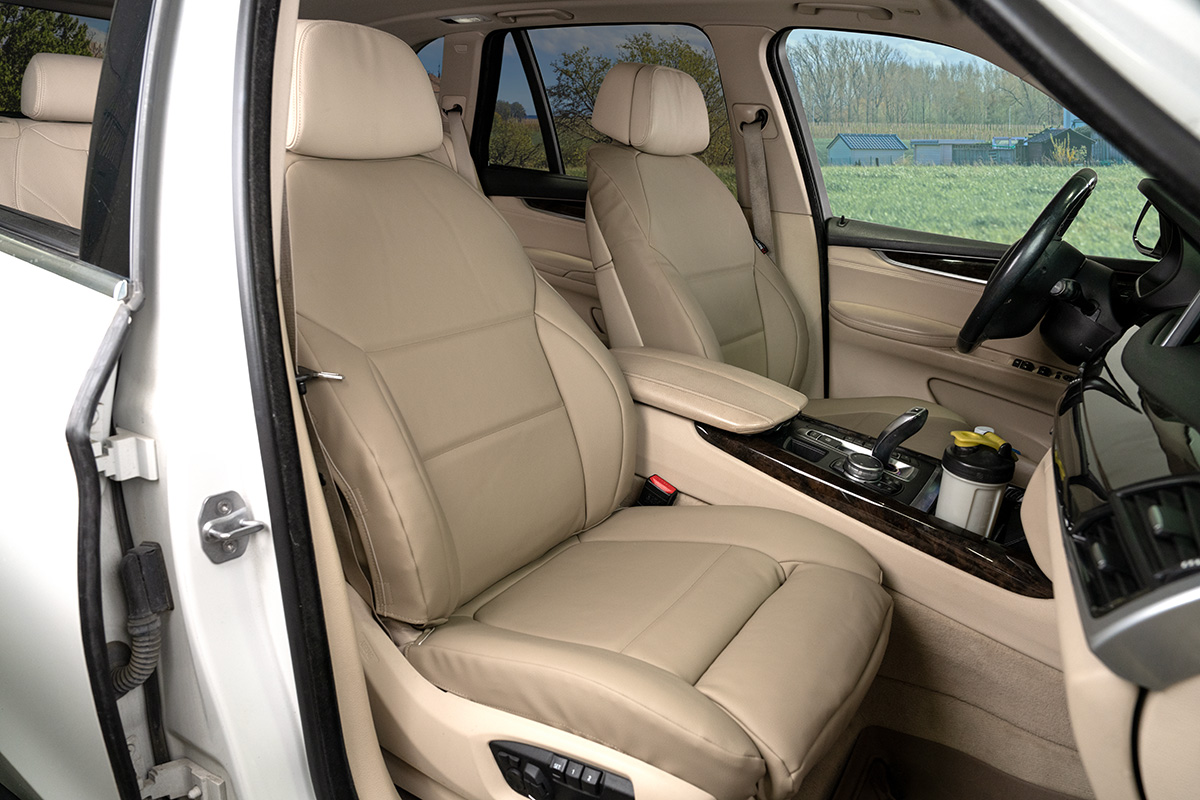 2015 BMW X5 (headrests not covered)