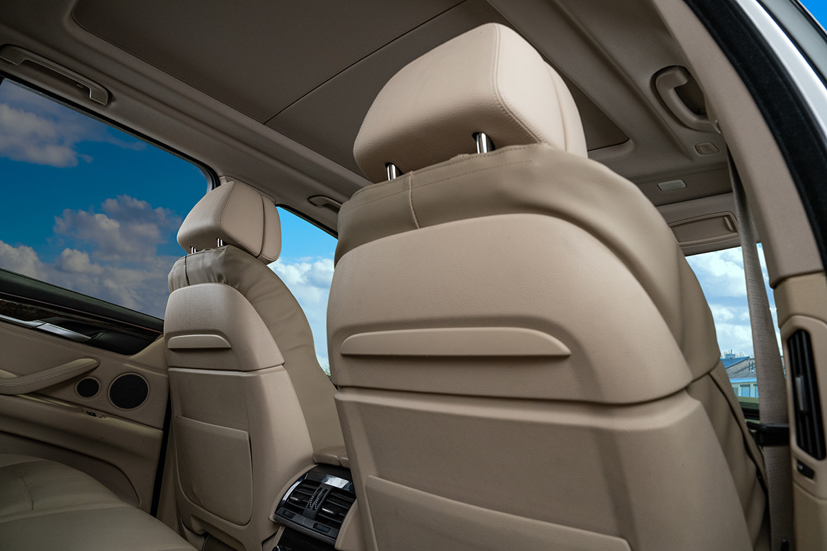 2015 BMW X5 (headrests not covered)
